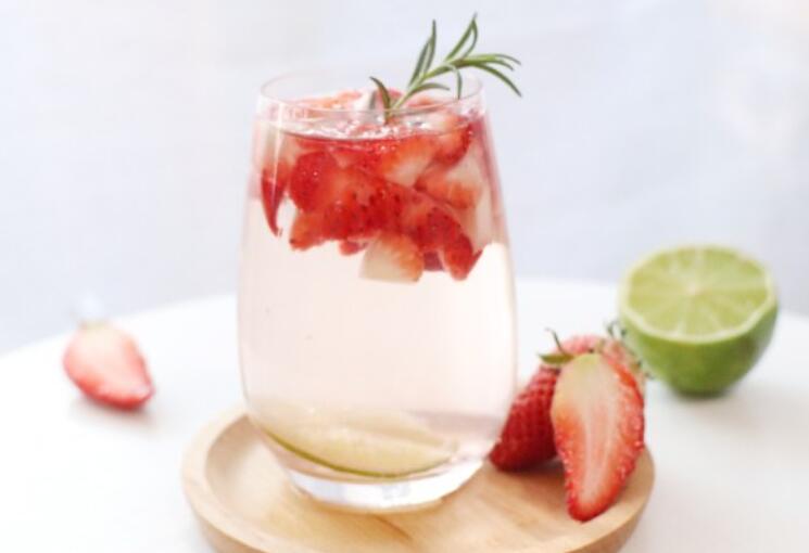 strawberry sparkling water