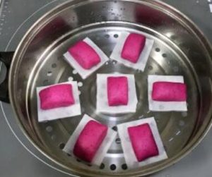Dragon fruit steamed bun