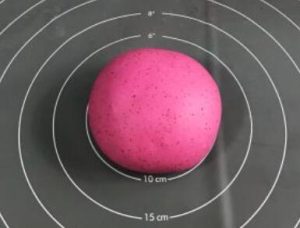 Dragon fruit steamed bun