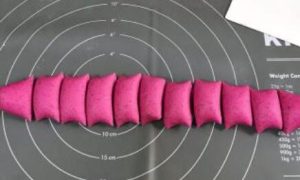 Dragon fruit steamed bun