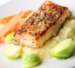 pan fried cod with mashed potatoes
