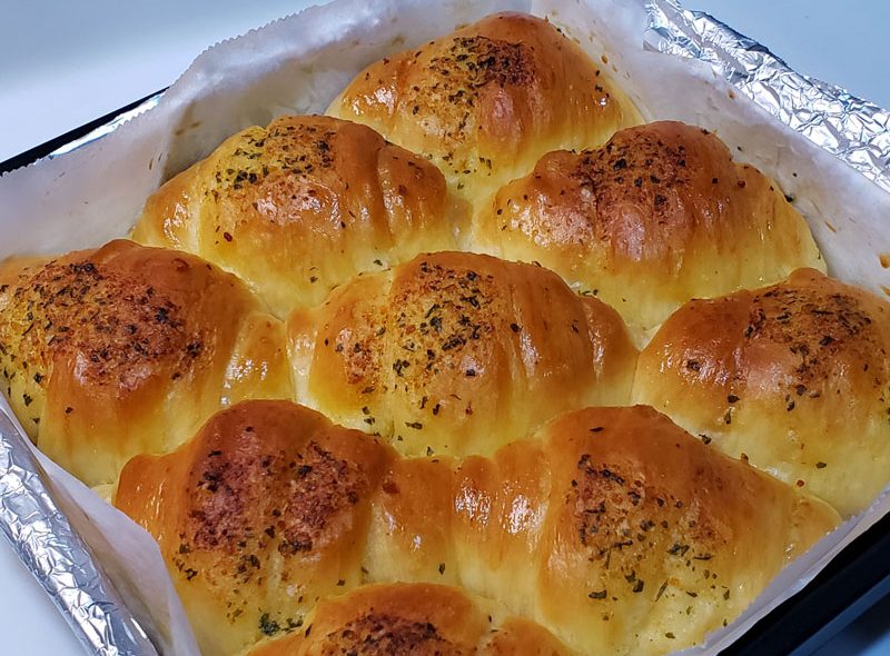 Garlic Butter Dinner Bread