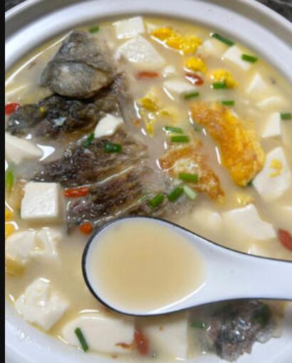 Crucian carp tofu soup