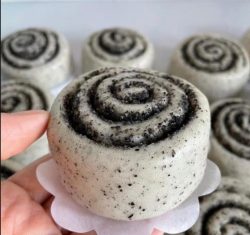 Black sesame peanut roll steamed buns