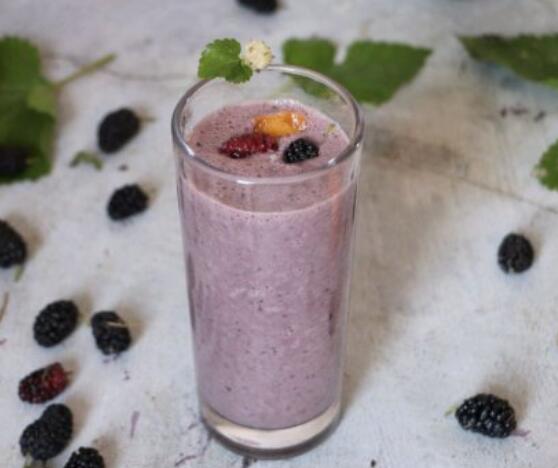 Mulberry apricot smoothie