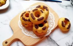 Two color donuts snacks