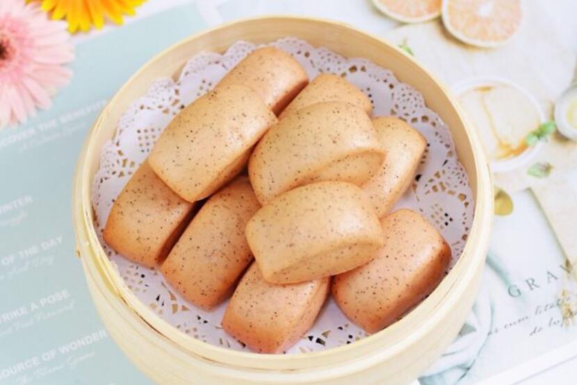 Dragon fruit steamed bun